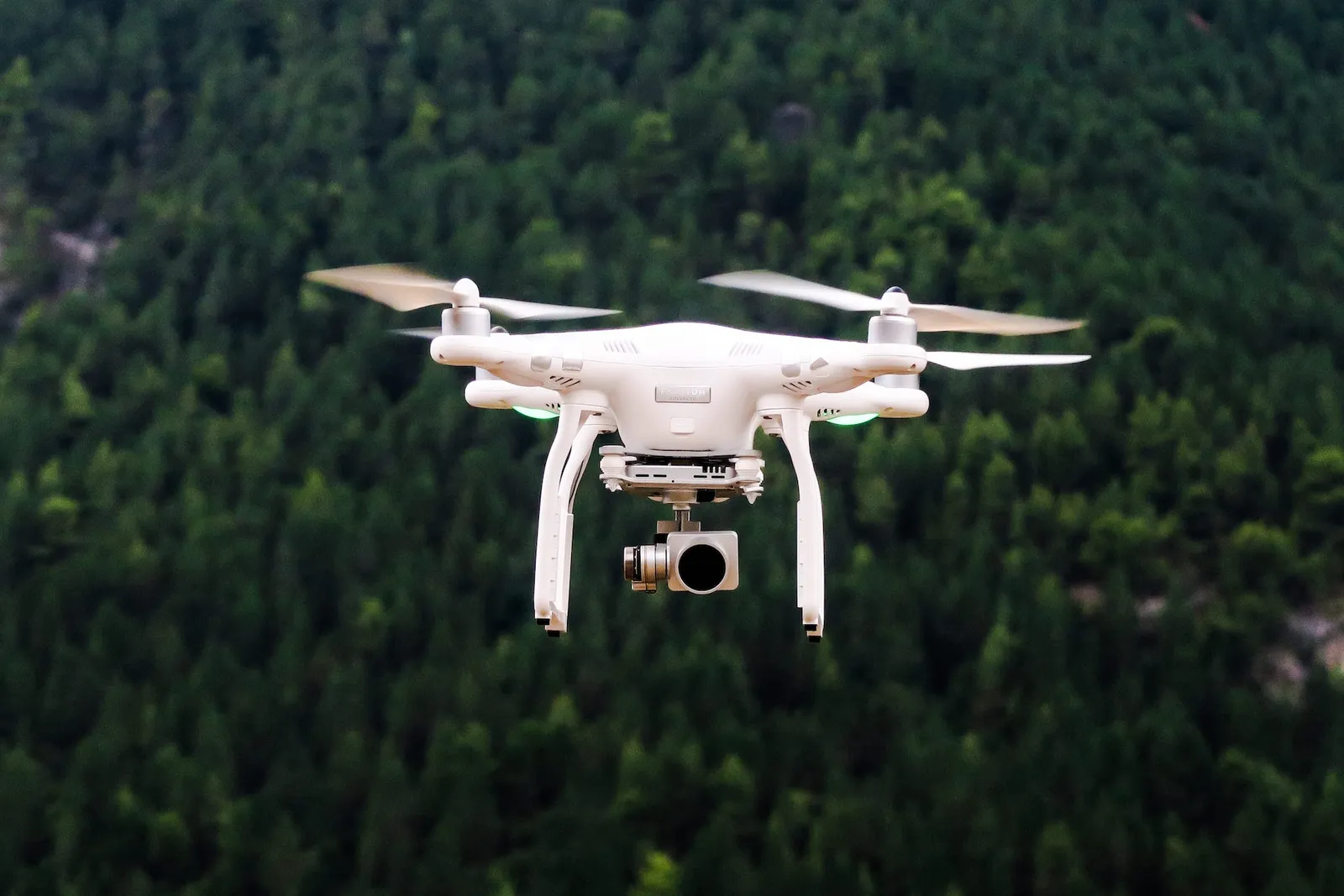 victordrosne-drone-photo-libre-de-droit-unsplash-credits-goes-to-jason-blackeye-500x500.jpg