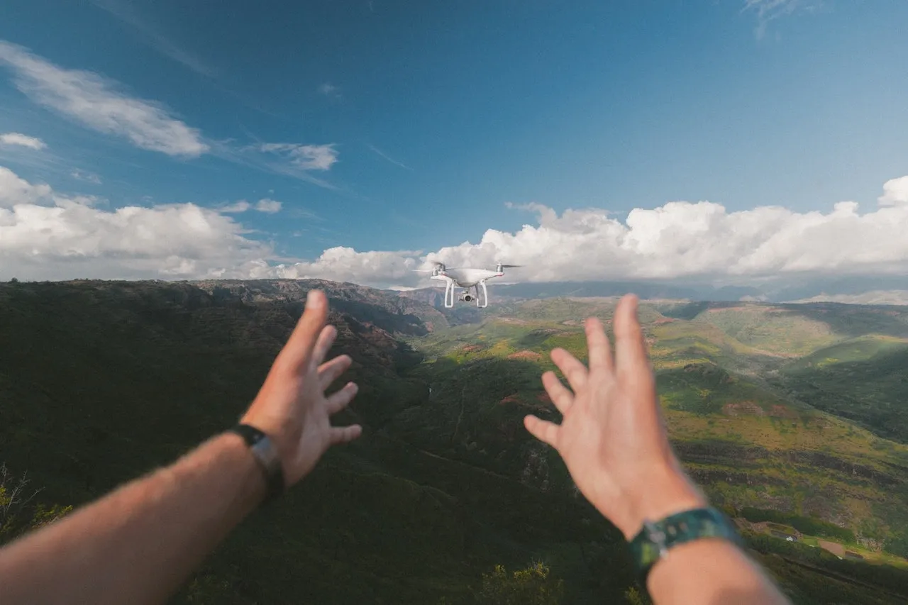 victordrosne-drone-photo-libre-de-droit-unsplash-credits-goes-to-jakob-owens-2-500x500.jpg